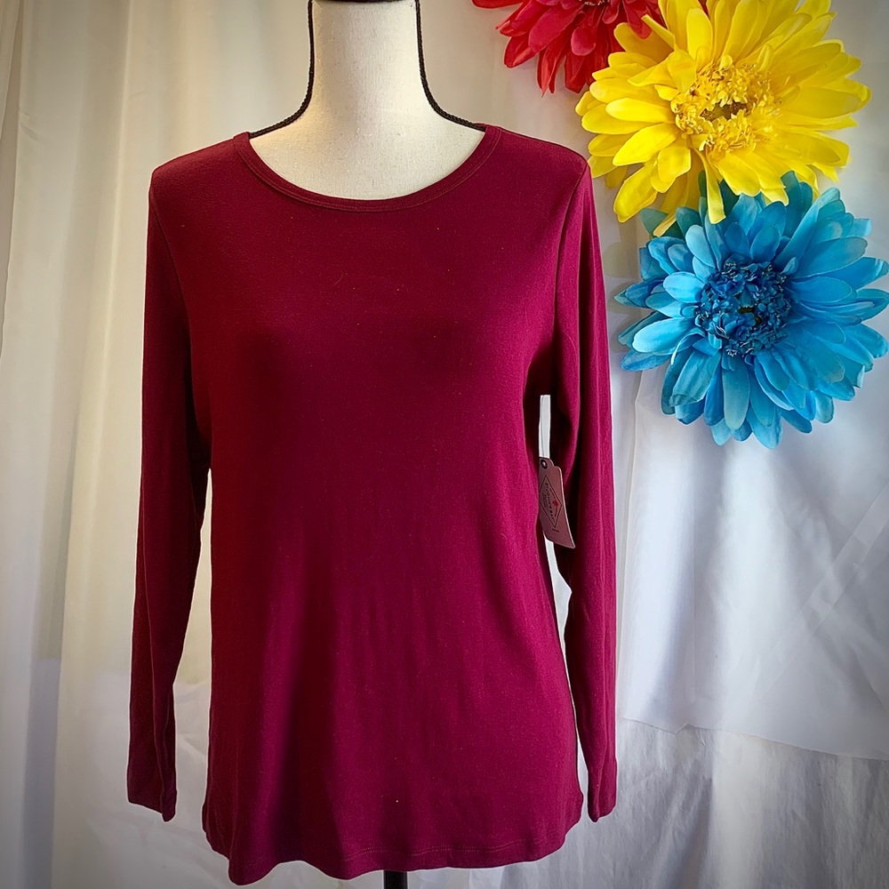 3/$10🙌 St. John’s Bay Rose Wine Long Sleeve Tee